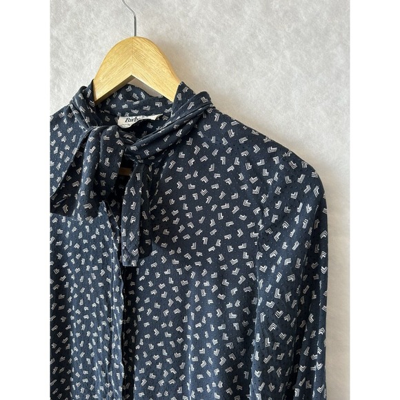Vintage 80's Burberrys Blue Silk Button Up Blouse Size 6 Lapel Neck Long Sleeve - Picture 2 of 9